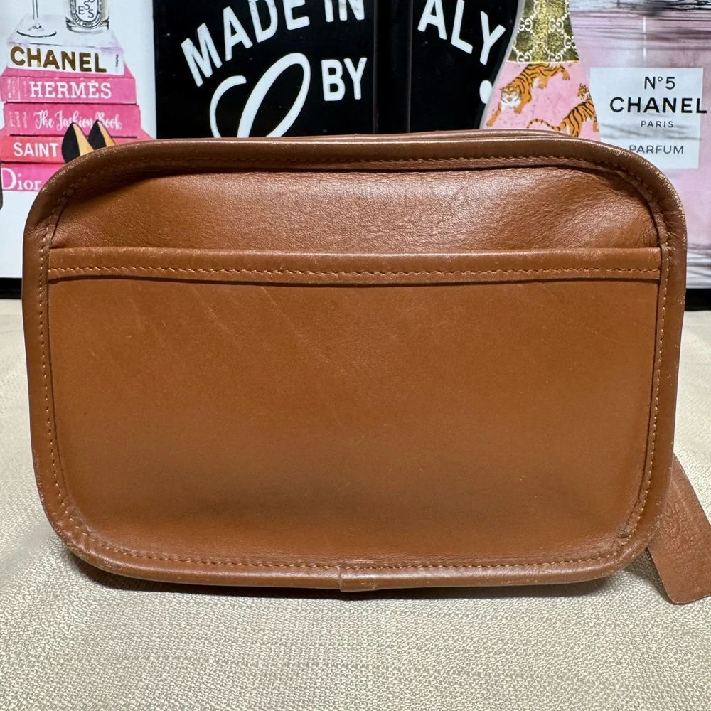 GUC Coach Brown Leather Cosmetic Bag with Crossbody Chain - Picture 2 of 13